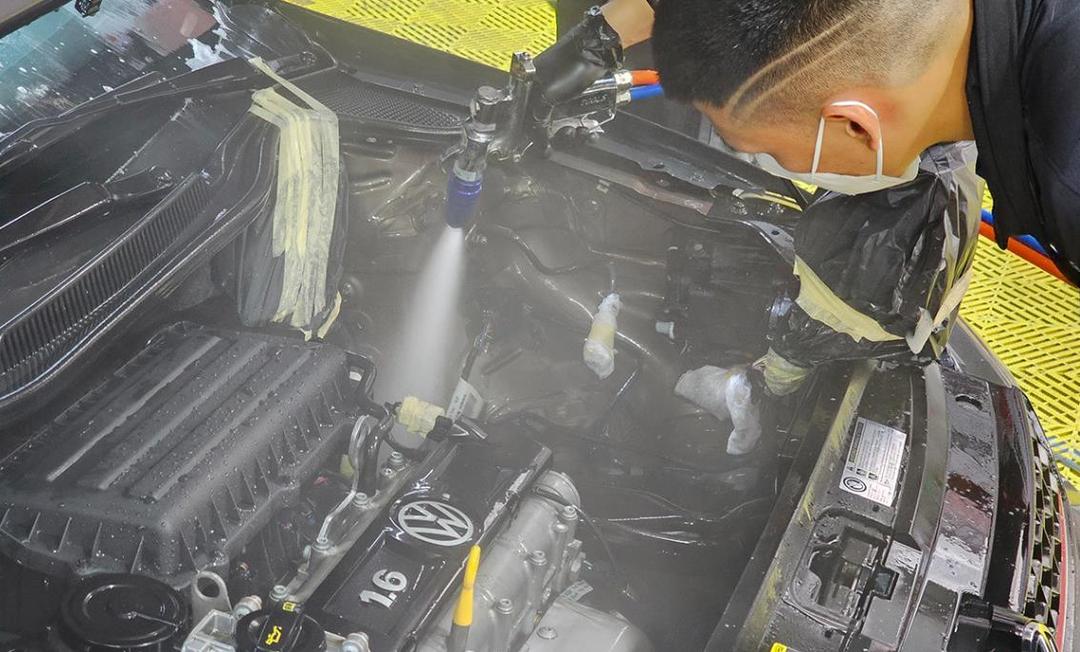 Tự rửa khoang động cơ thế nào cho an toàn?