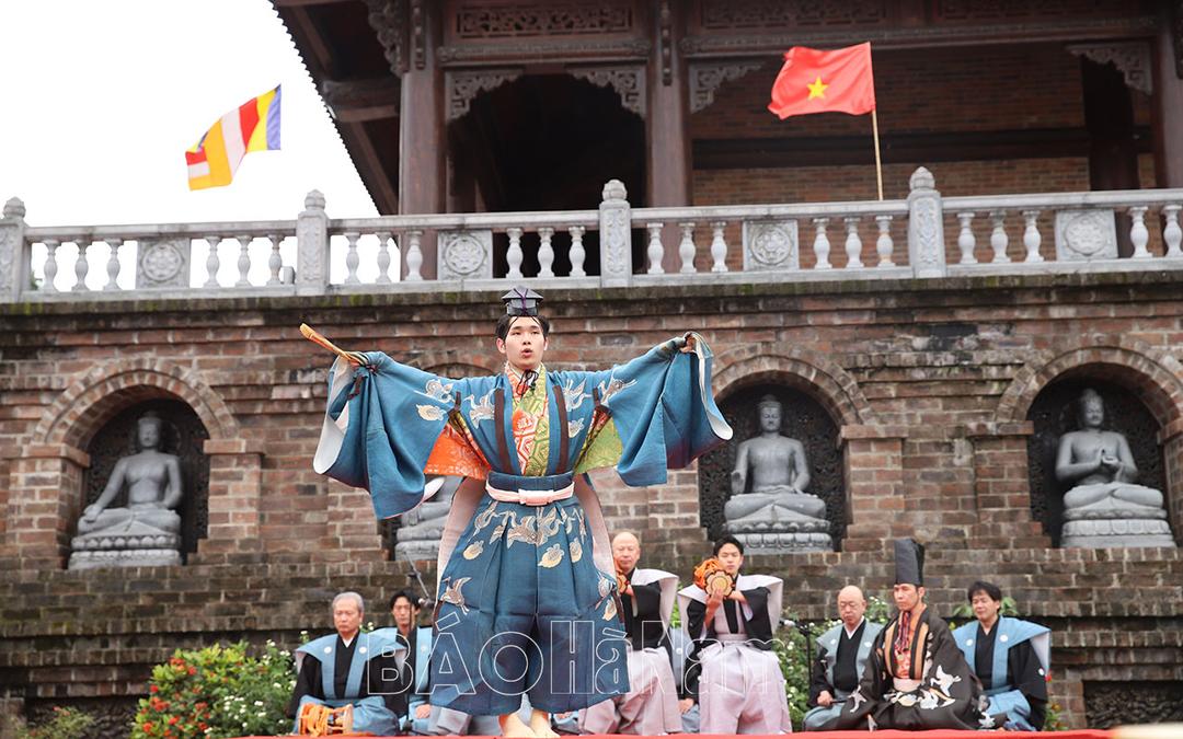 Biểu diễn nghệ thuật truyền thống Nhật Bản tại Khu du lịch Tam Chúc