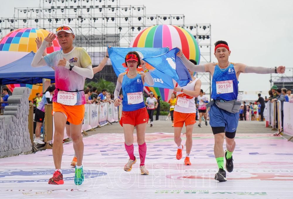 Những khoảnh khắc ấn tượng tại Giải chạy Việt dã “Cùng Sacombank chạy vì sức khỏe cộng đồng tỉnh Hà Nam năm 2023”