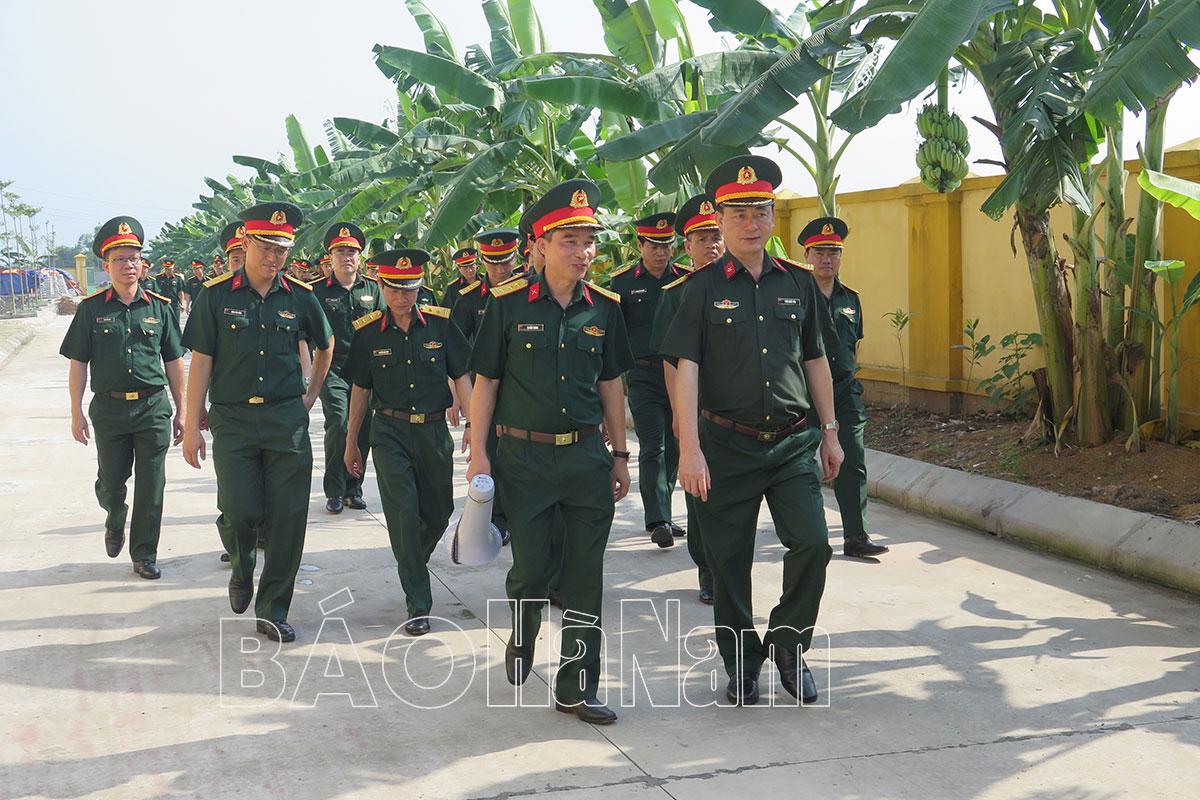Đoàn công tác của Cục Hậu cần Quân khu 3 tham quan Ban CHQS thành phố Phủ Lý