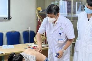 Khám, tư vấn miễn phí bệnh lý vẹo cột sống ở trẻ em