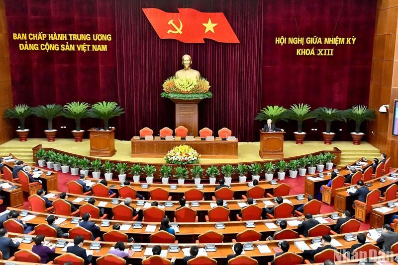 Thông cáo báo chí ngày làm việc thứ ba và bế mạc Hội nghị giữa nhiệm kỳ Ban Chấp hành Trung ương Đảng khóa XIII