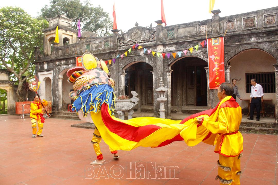 Lễ giỗ Hoàng đế Trần Thái Tông và khánh thành hồ bán nguyệt đình Cả xã Vũ Bản