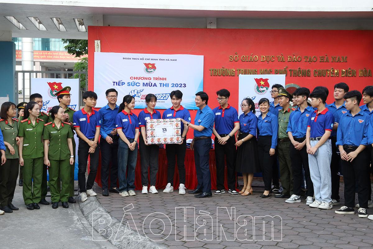 Tỉnh đoàn Hà Nam tổ chức xuất quân các đội hình tiếp sức mùa thi năm 2023