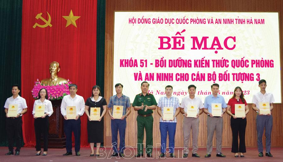 Chú trọng công tác bồi dưỡng kiến thức quốc phòng và an ninh