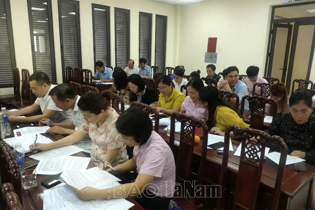 Chi nhánh Ngân hàng CSXH Hà Nam tập huấn về quản lý, sử dụng vũ khí, công cụ hỗ trợ