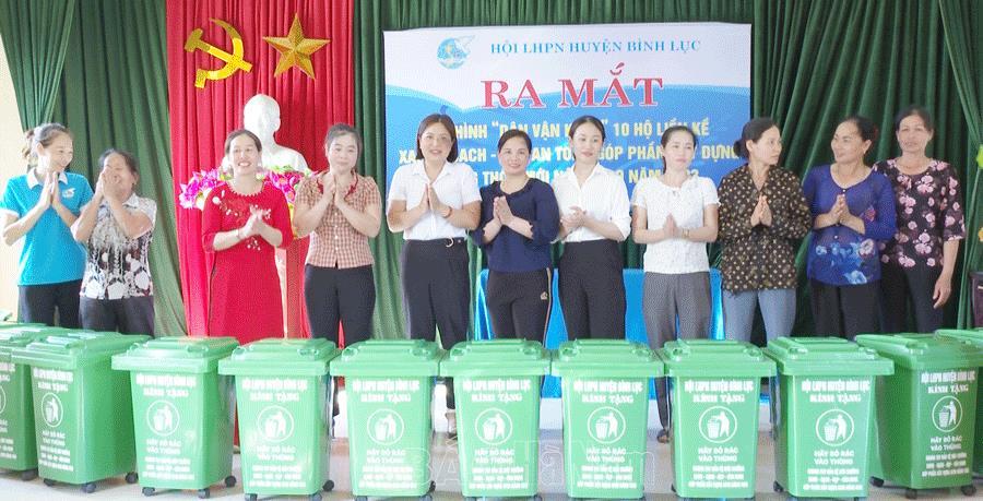 Hội LHPN Bình Lục ra mắt mô hình 10 hộ liền kề góp phần xây dựng nông thôn mới nâng cao