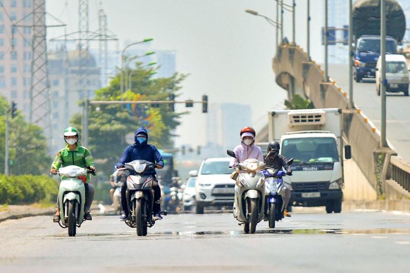 Từ chiều tối 12/6, Bắc Bộ có mưa dông, nắng nóng giảm dần