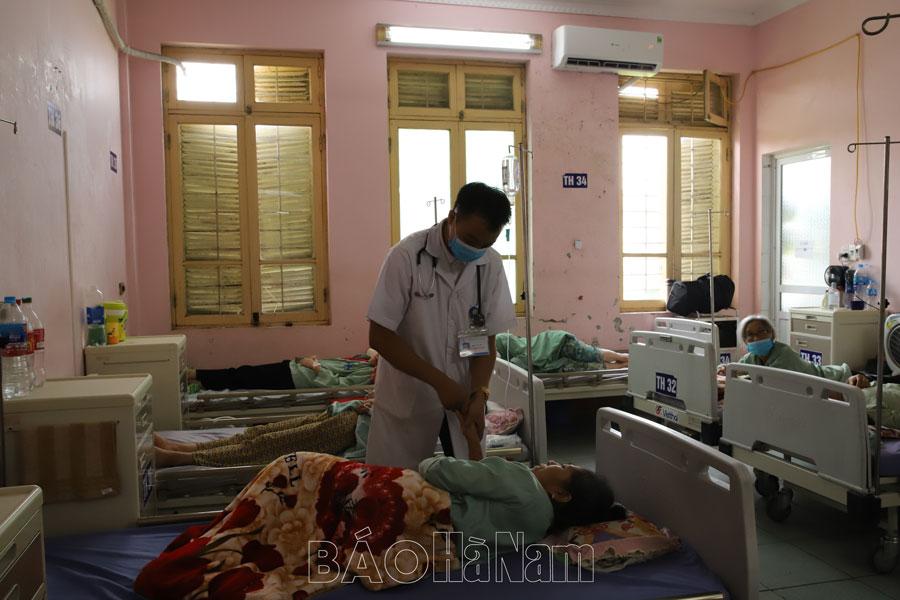 Các bệnh viện tích cực chống nóng gắn với thực hành tiết kiệm điện