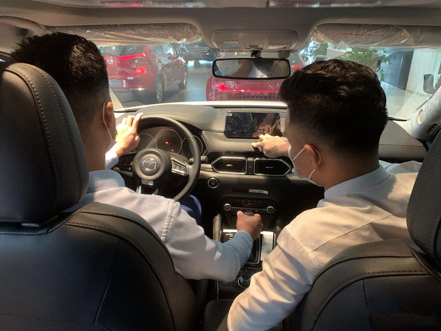 Phí trước bạ sắp giảm 50%, khách đặt cọc mua xe tăng mạnh để hưởng ưu đãi kép