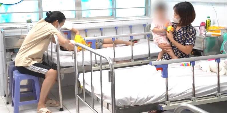 Nhiều trẻ biến chứng viêm não, thần kinh vì mắc tay chân miệng chủng virus EV71