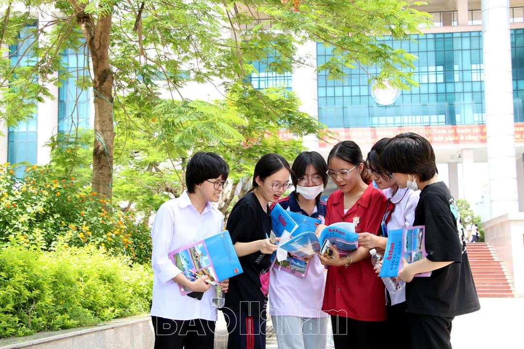 Ngày thi thứ hai, Hà Nam tăng cường ngăn chặn gian lận thi bằng thiết bị công nghệ