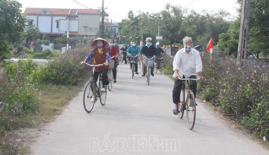 Người cao tuổi Bình Lục phát huy vai trò “Tuổi cao - gương sáng”