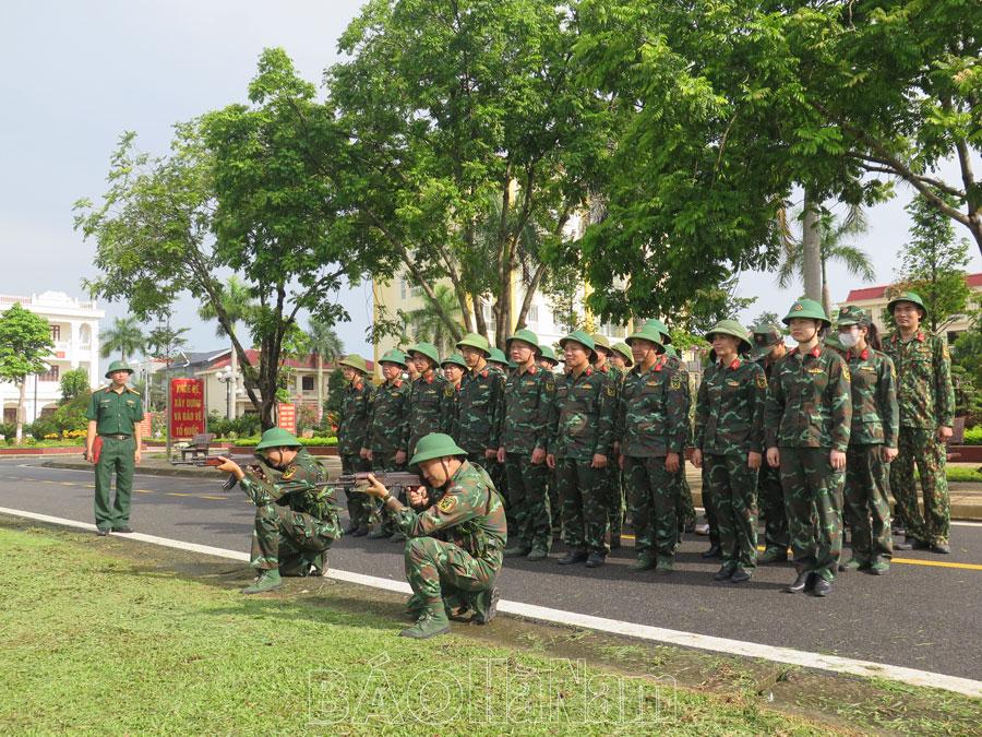 Lực lượng vũ trang tỉnh thi đua huấn luyện giỏi