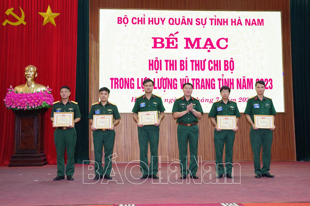 Đồng chí Hoàng Văn Đạt giành giải Nhất Hội thi bí thư chi bộ trong LLVT tỉnh năm 2023