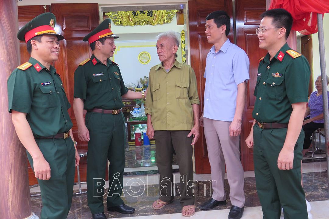 Ban CHQS huyện Lý Nhân phối hợp tổ chức khánh thành và bàn giao nhà tình nghĩa cho 2 gia đình chính sách