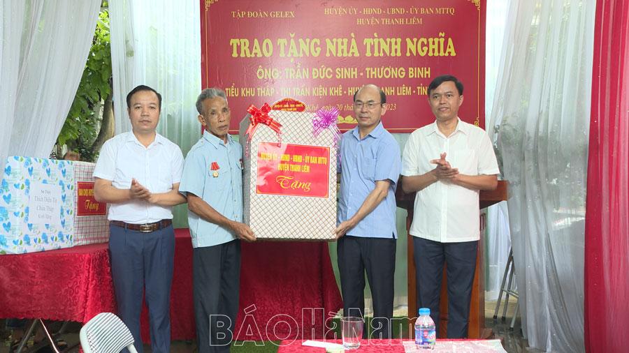 Thanh Liêm trao tặng nhà tình nghĩa cho người có công với cách mạng