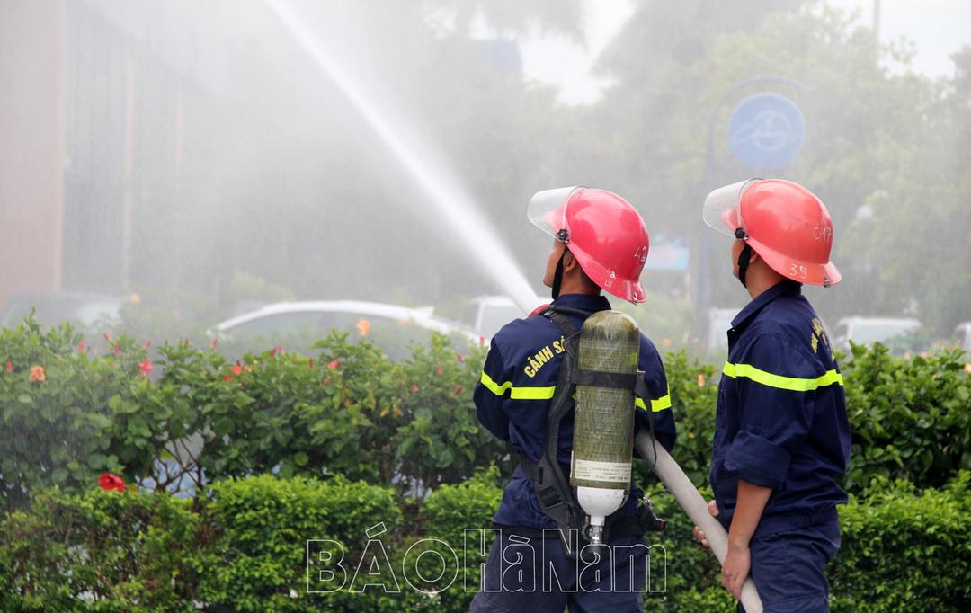 Thực tập phương án chữa cháy, cứu nạn tại Khách sạn Mường Thanh Luxury Hà Nam