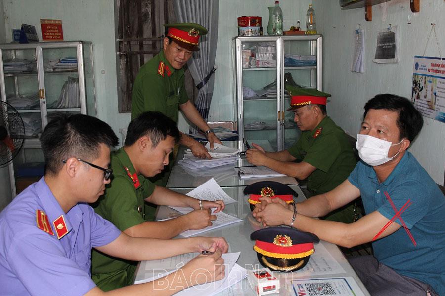 Bắt nguyên Trạm trưởng Trạm y tế phường Đồng Văn về tội Giả mạo trong công tác
