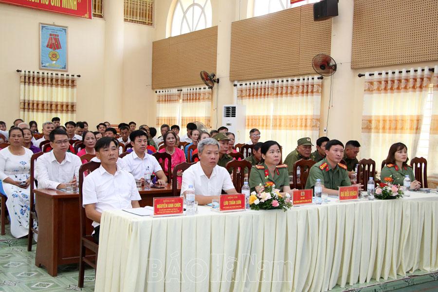 Các đồng chí lãnh đạo tỉnh dự Ngày hội toàn dân bảo vệ ANTQ tại cơ sở