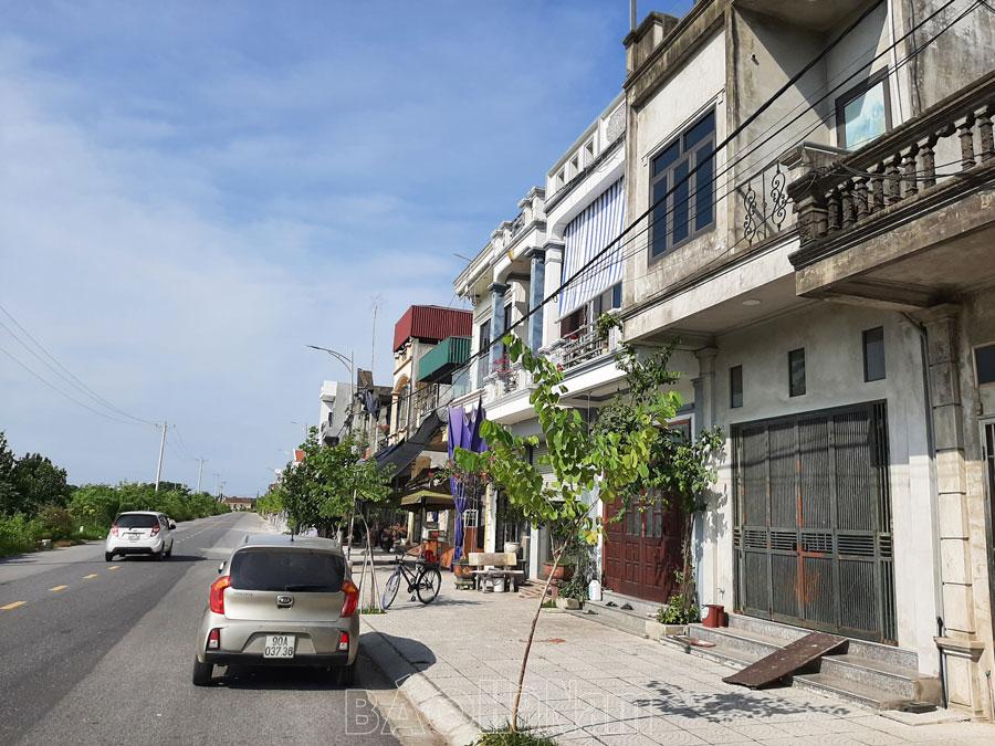 Sớm cấp Giấy CNQSDĐ cho hơn 70 hộ dân thuộc dự án di dời làng chài ở xã Phù Vân