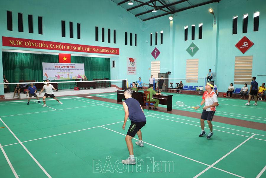 Khối thi đua Nội chính tỉnh giao lưu thể thao chào mừng Quốc khánh