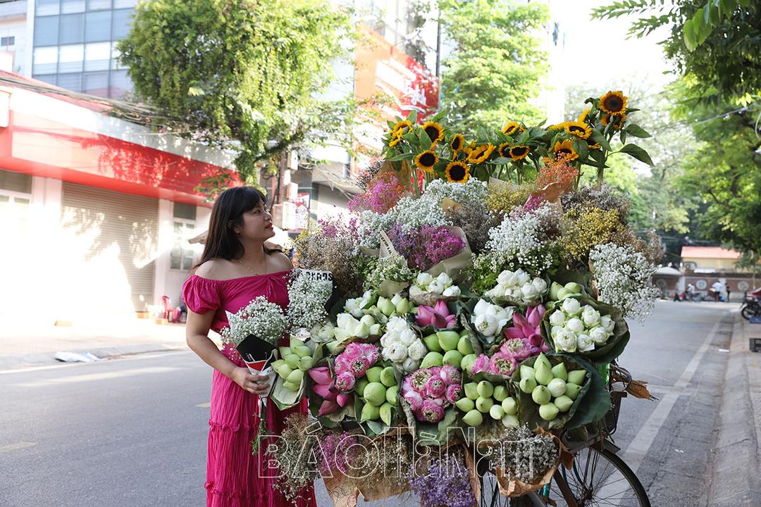 Hút khách dịch vụ cho thuê xe hoa chụp ảnh trên đường phố Phủ Lý