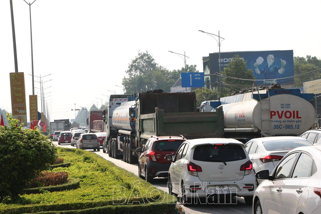 Công an thành phố Phủ Lý bảo đảm thuận lợi cho người tham gia giao thông qua địa bàn dịp nghỉ lễ Quốc khánh 2/9