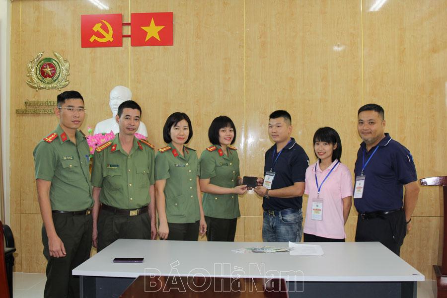 Trao trả tài sản cho người nước ngoài đánh rơi