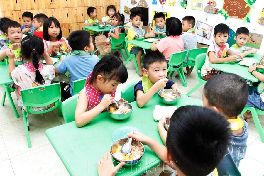 Duy trì tốt mô hình “Bếp ăn một chiều” trong nuôi ăn bán trú