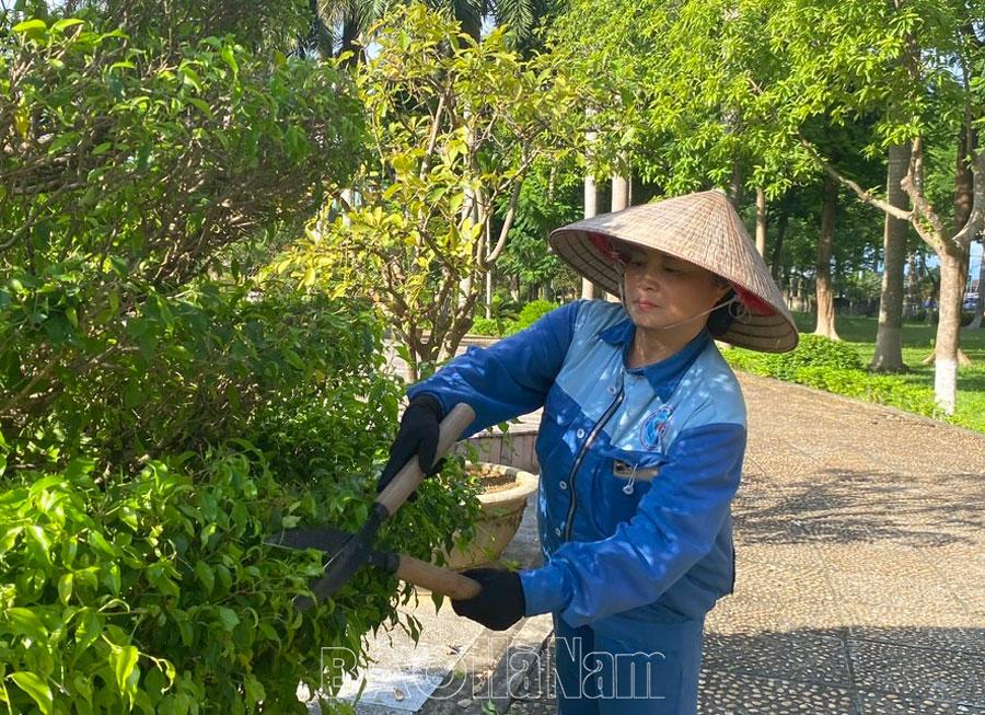 Nữ công nhân tâm huyết, trách nhiệm với công việc