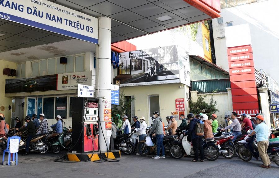 Giá xăng dầu đồng loạt giảm mạnh, có loại giảm đến 1.800 đồng/lít