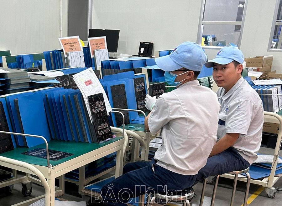 Doanh nghiệp tăng tốc sản xuất những tháng cuối năm