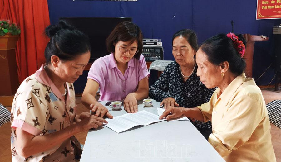 Duy trì và nhân rộng chi hội phụ nữ vận động 100% hội viên tham gia BHYT ở Lý Nhân