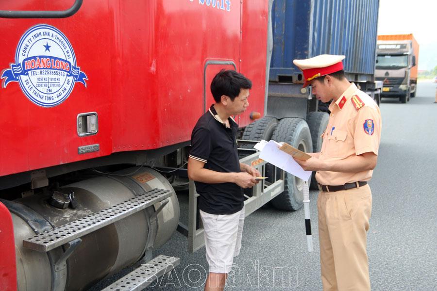 Hiệu quả sau 2 tháng tổng kiểm soát xe ô tô khách, xe container