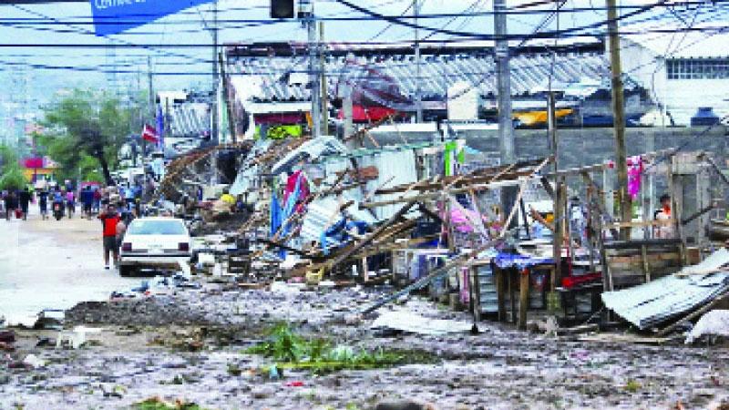 Siêu bão đổ bộ Mexico, ít nhất 27 người chết