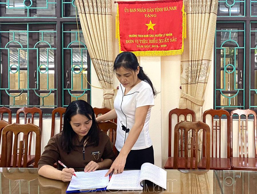 Nhà giáo tâm huyết với sự nghiệp trồng người