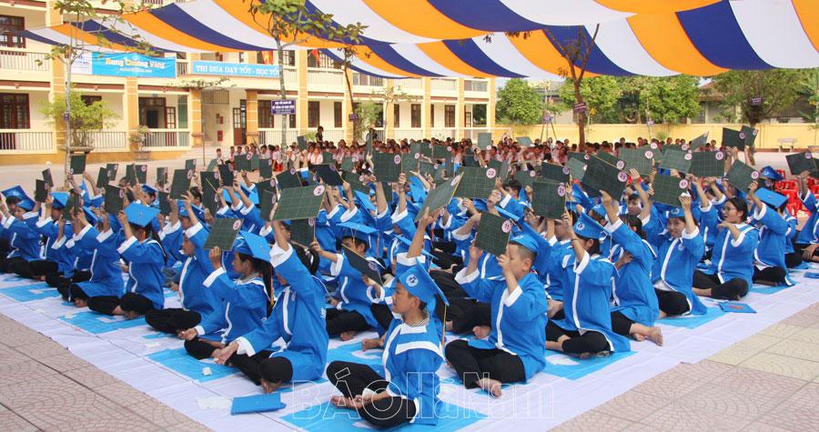 Sôi nổi Cuộc thi “Rung chuông vàng tiếng Anh” tại Trường THCS Công Lý