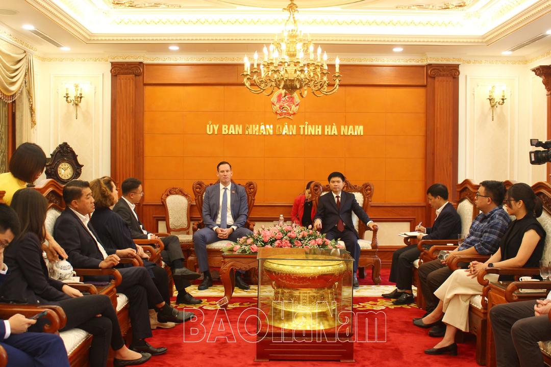 Đồng chí Chủ tịch UBND tỉnh Trương Quốc Huy tiếp và làm việc với Hiệp hội Doanh nghiệp Châu Âu tại Việt Nam