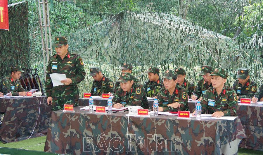 Ban CHQS thị xã Duy Tiên diễn tập chỉ huy cơ quan 1 bên 1 cấp trên bản đồ và ngoài thực địa.
