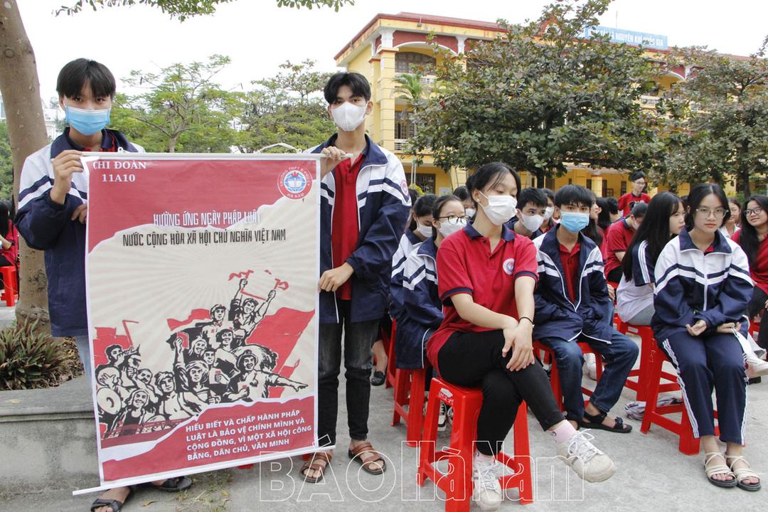 Tổ chức tọa đàm “Câu chuyện pháp luật” tại Trường THPT B Phủ Lý