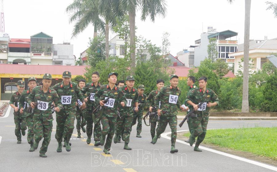 Bộ CHQS tỉnh kiểm tra điều lệnh đội ngũ, sĩ quan, quân nhân chuyên nghiệp năm 2023