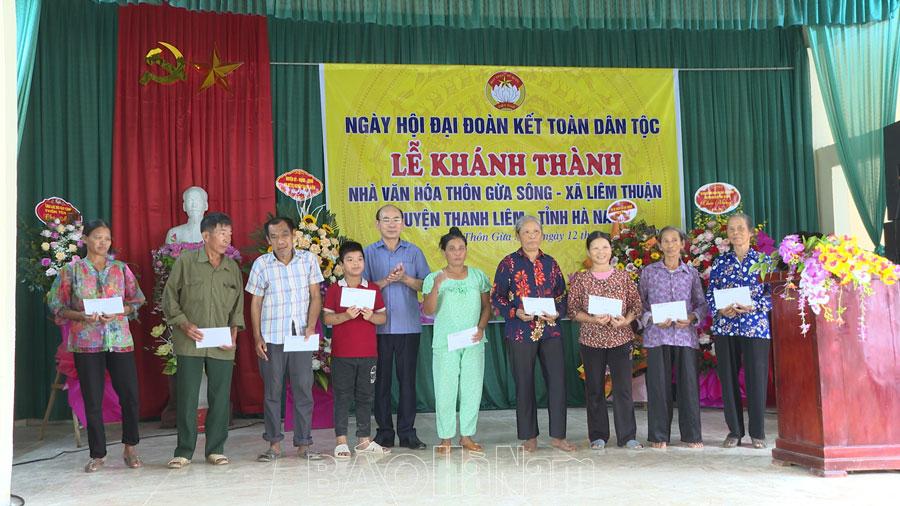 Lãnh đạo huyệnThanh Liêm dự ngày hội đại đoàn kết tại các khu dân cư.