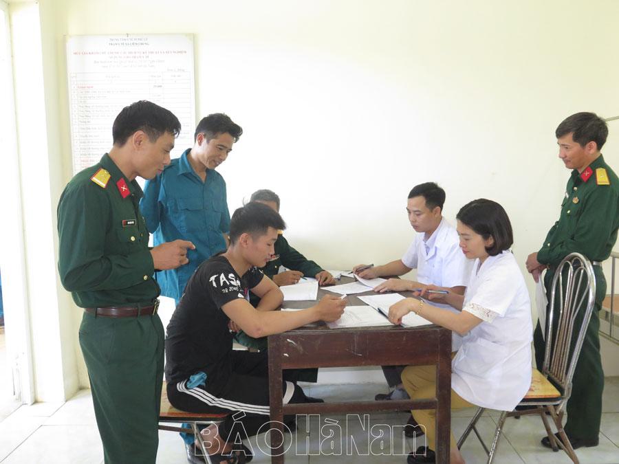 Thanh niên thành phố Phủ Lý tình nguyện, sẵn sàng nhập ngũ