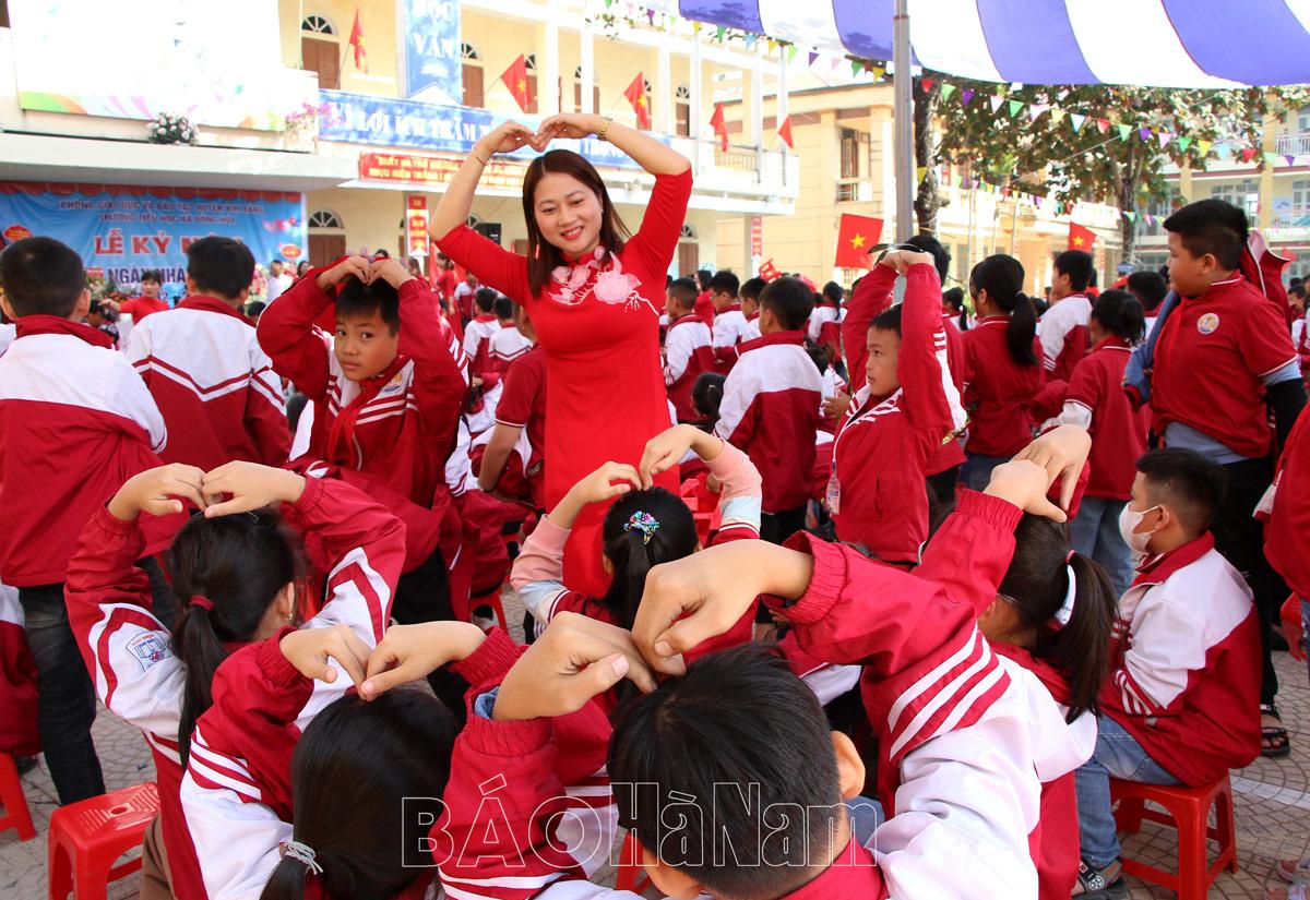 Những hình ảnh xúc động kỷ niệm ngày Nhà giáo Việt Nam 20/11