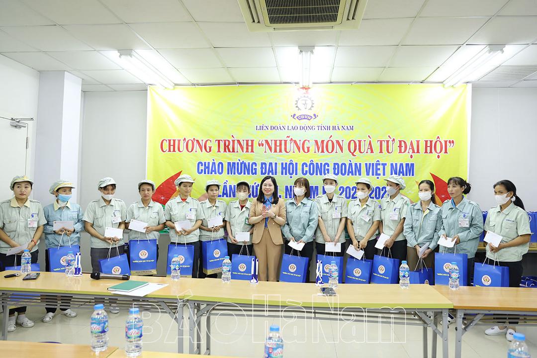 60 công nhân lao động Công ty TNHH Yokowo Việt Nam được nhận “món quà từ Đại hội”