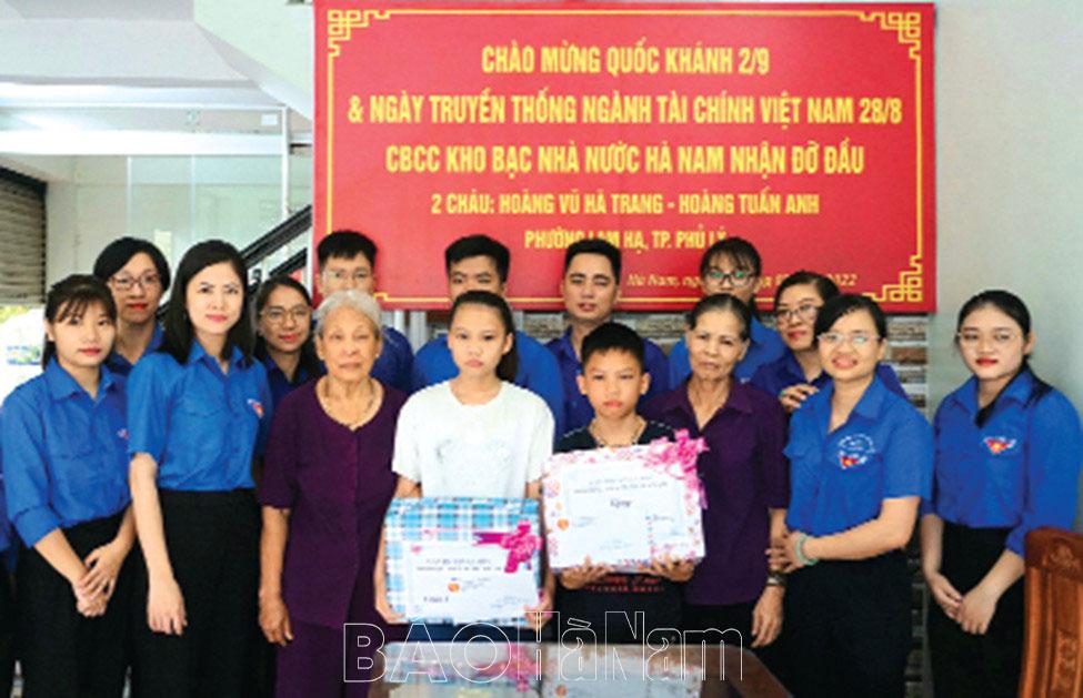 Thiết thực mô hình “Em nuôi của Đoàn”