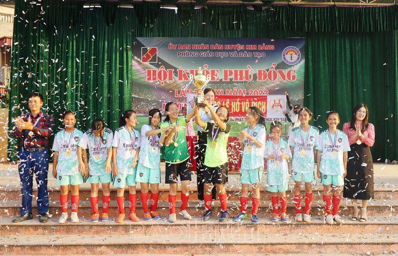 Trường THCS Lê Hồ giành giải Nhất Giải bóng đá nữ thiếu niên ngành giáo dục Kim Bảng năm 2023