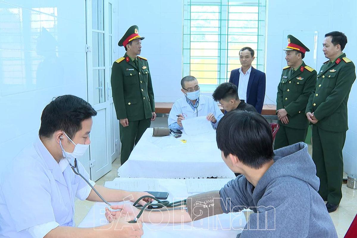 Hơn 70% thanh niên trong độ tuổi ở Lý Nhân đến điểm khám sức khỏe tuyển quân đúng thời gian