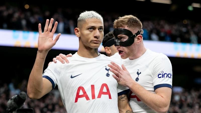 Kết quả bóng đá hôm nay 24/12: Tottenham, Atletico vất vả giành 3 điểm